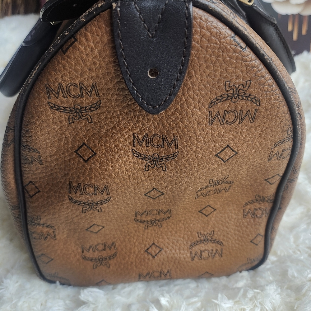 MCM Brown Visetos Tote with Gold Accents - Picture 4 of 16